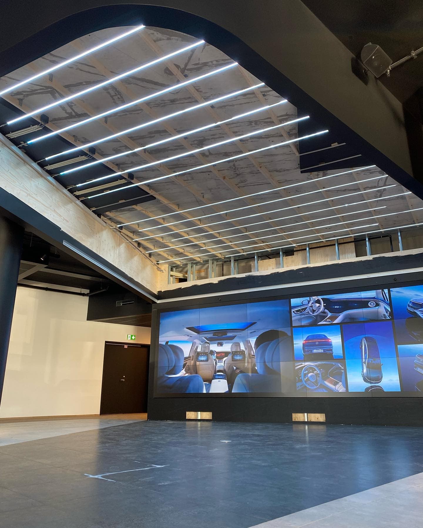 Fyrirmynd fyrir verkefni: Loft og lýsing